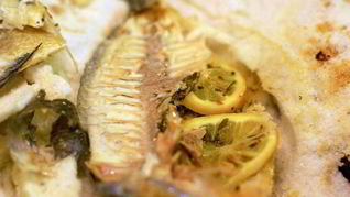 Рыба, запеченная в соли