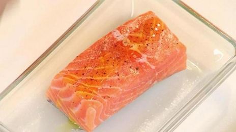 семга с апельсиновым соусом и шпинатом