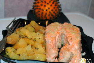 Семга с чесночным маслом и грушевым гарниром