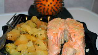 Семга с чесночным маслом и грушевым гарниром