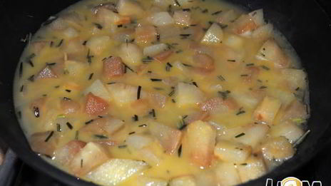 семга с чесночным маслом и грушевым гарниром