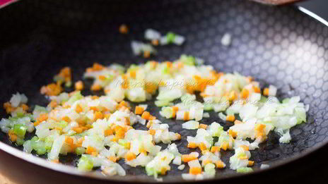 судак с томатами черри, чечевицей и ветчиной