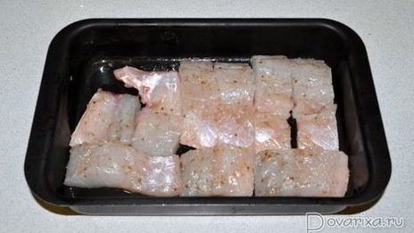 судак в духовке с соусом и сыром