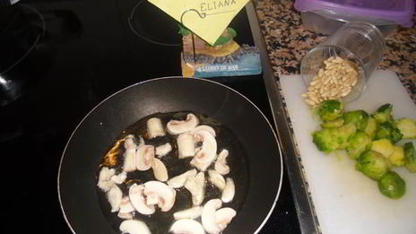 треска с кедровыми орешками