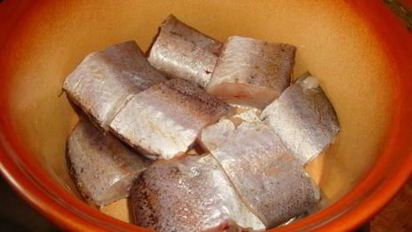 тушеный хек