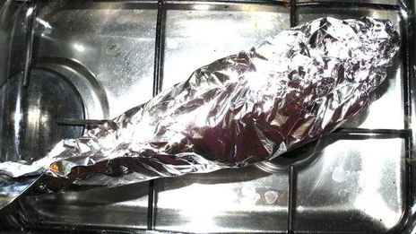 запеченная скумбрия с вялеными помидорами и розмарином