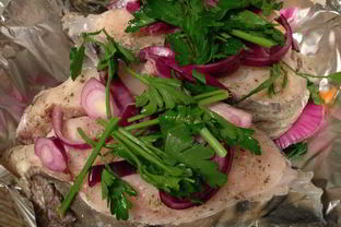 Зубатка, запеченная с овощами