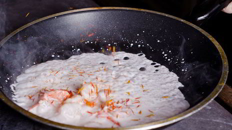 шафрановая лапша с креветками