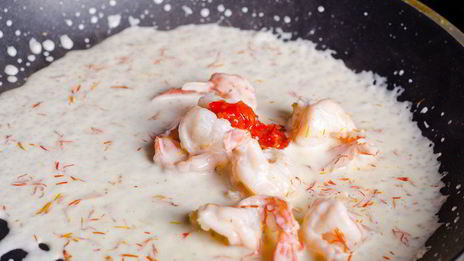 шафрановая лапша с креветками