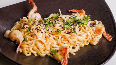 шафрановая лапша с креветками