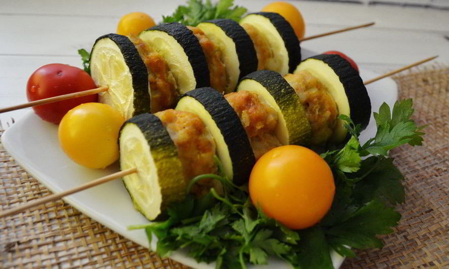 Рецепт диетических шашлычков из кабачков