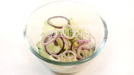 куриный шашлык с острым салатом