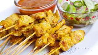 Куриные шашлычки с арахисовым соусом