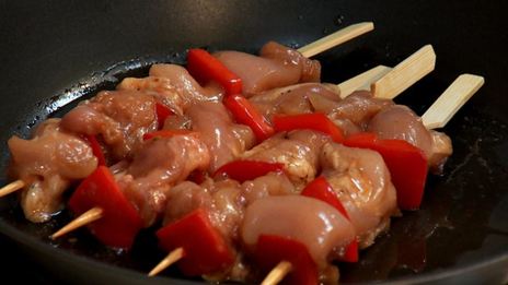 куриные шашлычки в мандариновом соусе