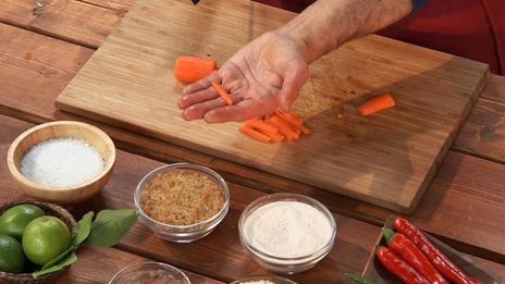 сатэ лилит икан — шашлычки из рыбы по-балийски