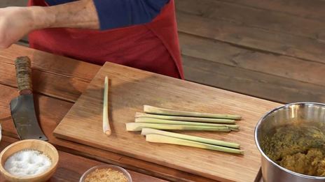 сатэ лилит икан — шашлычки из рыбы по-балийски