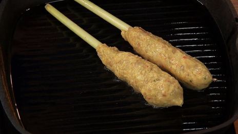 сатэ лилит икан — шашлычки из рыбы по-балийски