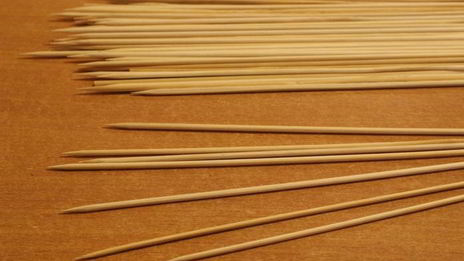 шашлычки из креветок с кунжутом