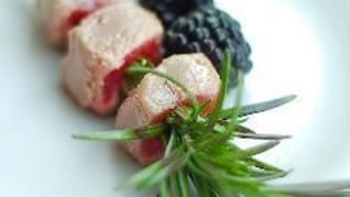 Шашлычки из тунца с розмарином