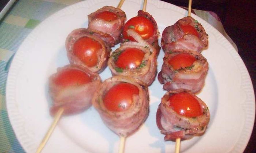 Рецепт шашлычка помидорки в беконе