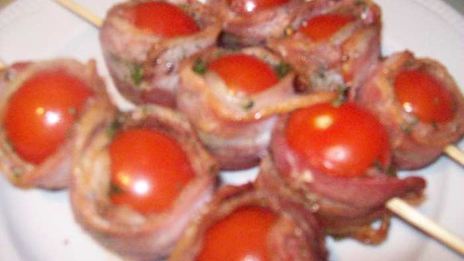 шашлычок помидорки в беконе