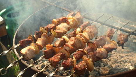 шашлык из говядины с горчицей и гранатовым соусом