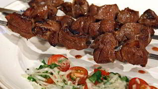 Шашлык из говядины с киви