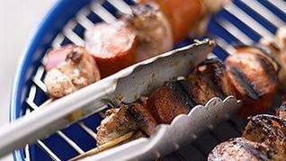 Шашлык из курицы с гороховым салатом