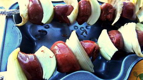 шашлык из печенки с луком и фенхелем