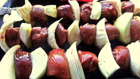 шашлык из печенки с луком и фенхелем