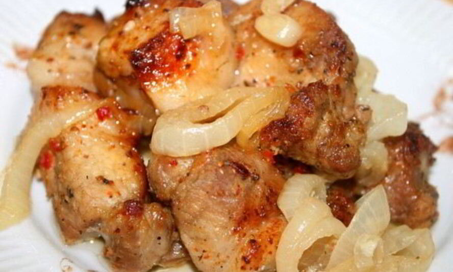 Рецепт шашлыка из свинины на луковой подушке в духовке