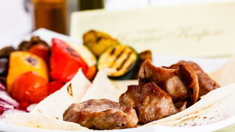 шашлык из свинины с овощами