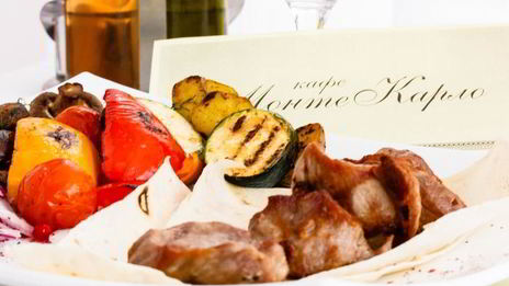 шашлык из свинины с овощами