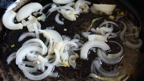 капустный шницель с грибами и овощами