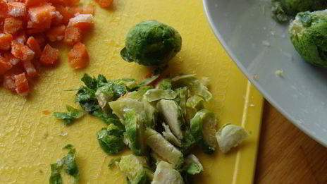 капустный шницель с грибами и овощами