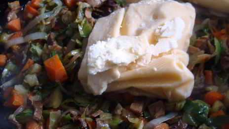 капустный шницель с грибами и овощами