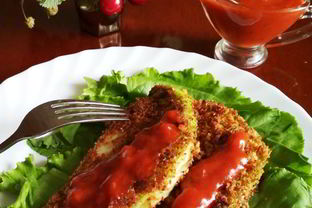 Капустный шницель с томатным соусом