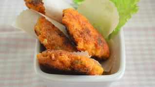 Хрустящие мини-шницели из свинины в панировке с тертым сыром