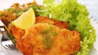 Хрустящий свиной шницель