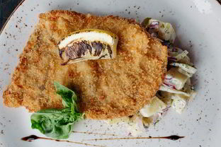 Шницель из индейки в панировке из карри