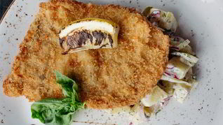 Шницель из индейки в панировке из карри