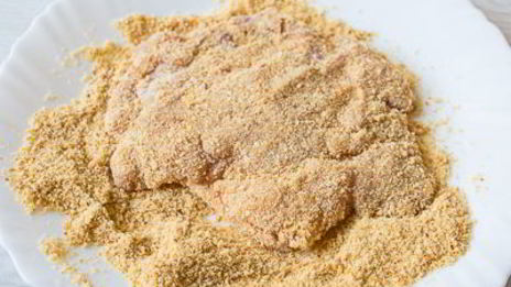 шницель из курицы с томатным салатом