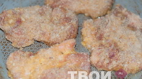 шницель на сковороде