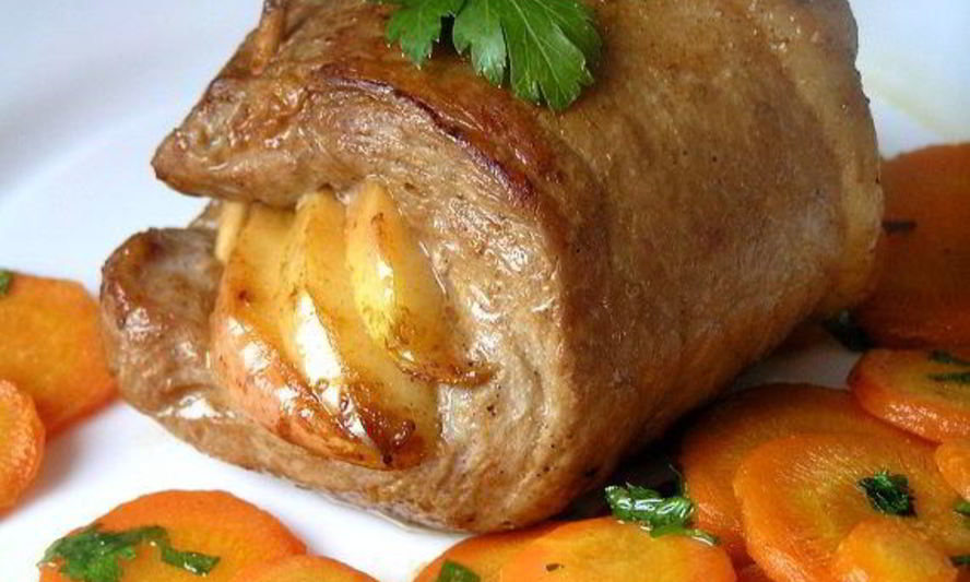 Рецепт сочного шницеля с яблоками и морковным гарниром