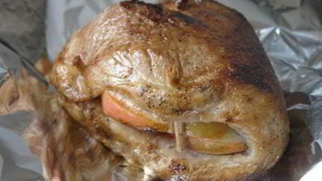 сочный шницель с яблоками и морковным гарниром