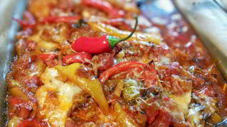 Свиные шницели, запеченные в остром цыганском соусе