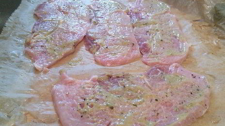 свиные шницели, запеченные в остром цыганском соусе