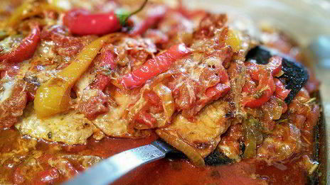 свиные шницели, запеченные в остром цыганском соусе