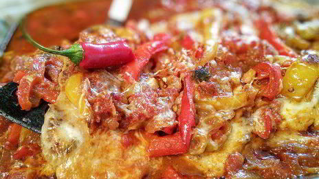 свиные шницели, запеченные в остром цыганском соусе