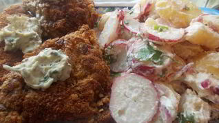 Венские ореховые шницели со сливочным картофельным салатом